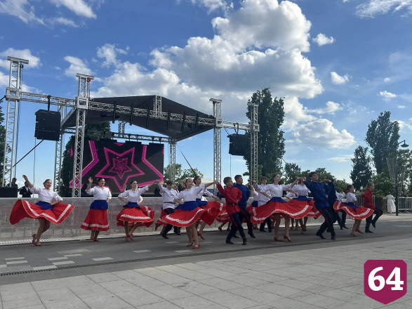 В Саратове День России отметили фестивалем дружбы народов 